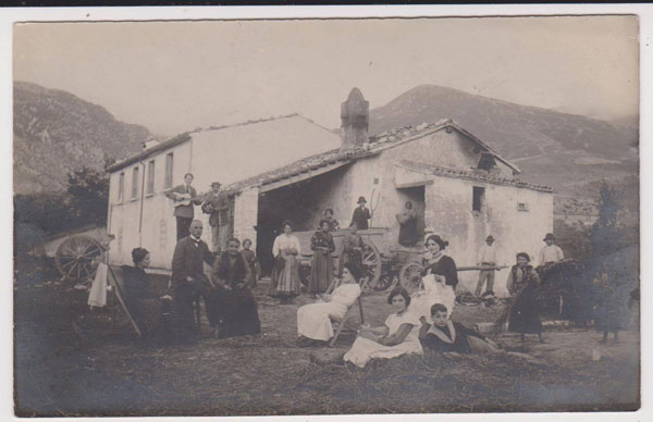 Foligno - Zone montane - Tipica famiglia degli inizi del 900.